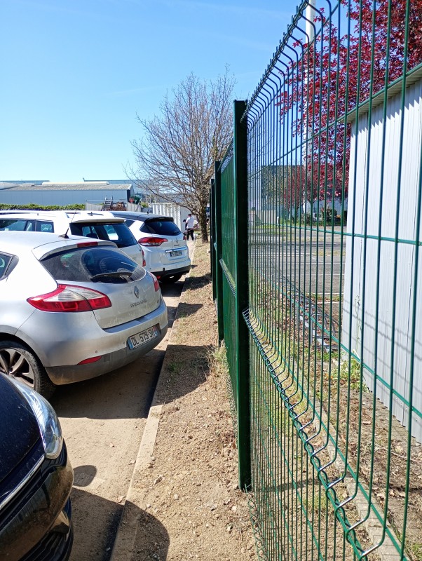 Pose d'un grillage rigide secteur Thibault.