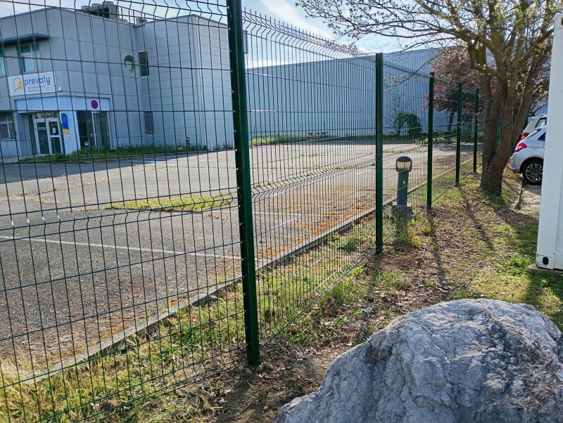 Pose d'un grillage rigide secteur Thibault.